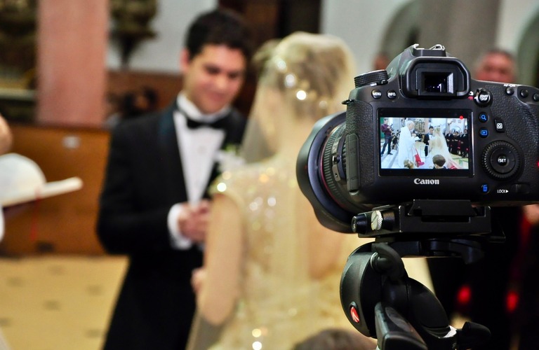 人生にまたとない結婚式だからこそプロの技術で美しく | 東京の映像制作なら豊富な経験と実績のスタヂオれもね